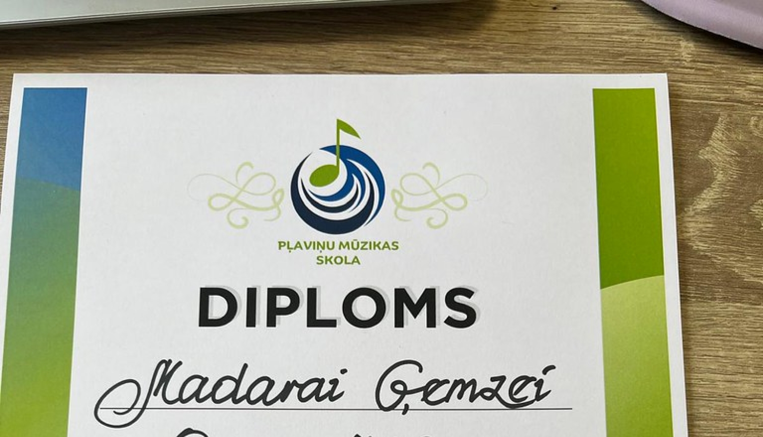 diploms zaļā rāmī